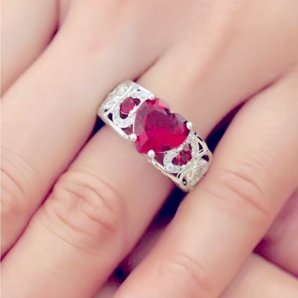 New red heart rhinestone cocktail engagement wedding ring